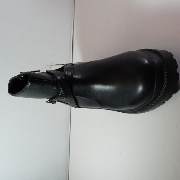 Boot - Picture 1 of 5